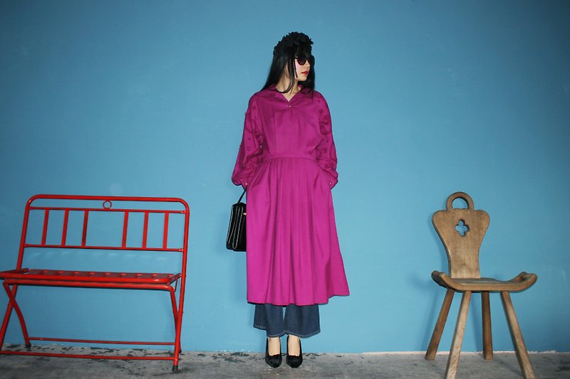 [Vintage洋裝](義大利製裏標)紫色立體絨繡花紋設計雙口袋100%羊毛古著洋裝(Made in Italy)(聖誕禮物聖誕節交換禮物) - 連身裙 - 羊毛 紫色