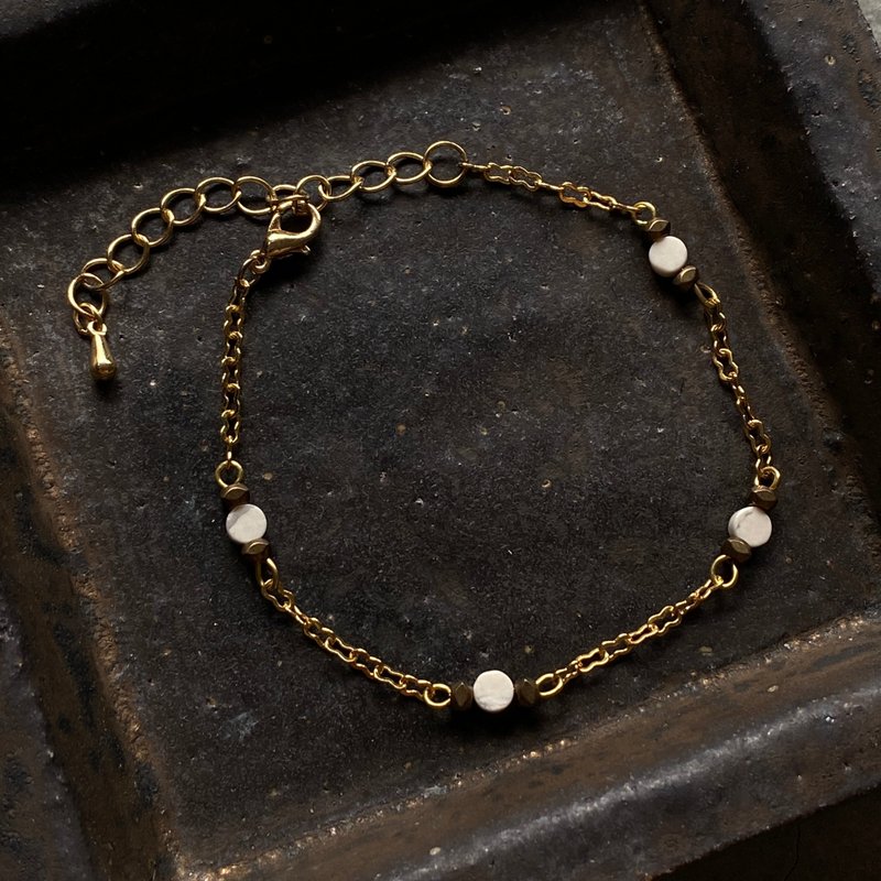 White moonlight Bronze bracelet - Bracelets - Other Materials Gold