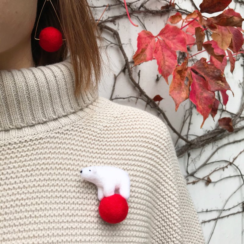 Needle Felted Polar Bear Brooch - Brooches - Wool Red