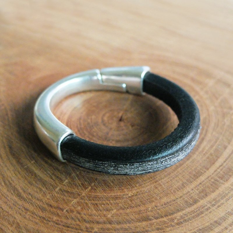 Half moon magnetic buckle black brush silver leather rope bracelet music in hand made European jewelry Leather bracelet - สร้อยข้อมือ - หนังแท้ สีดำ