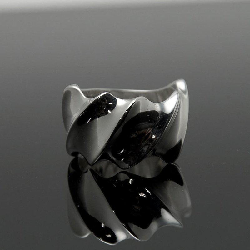 Curved Silver Ring [EMU] LLR-004 - แหวนทั่วไป - โลหะ 