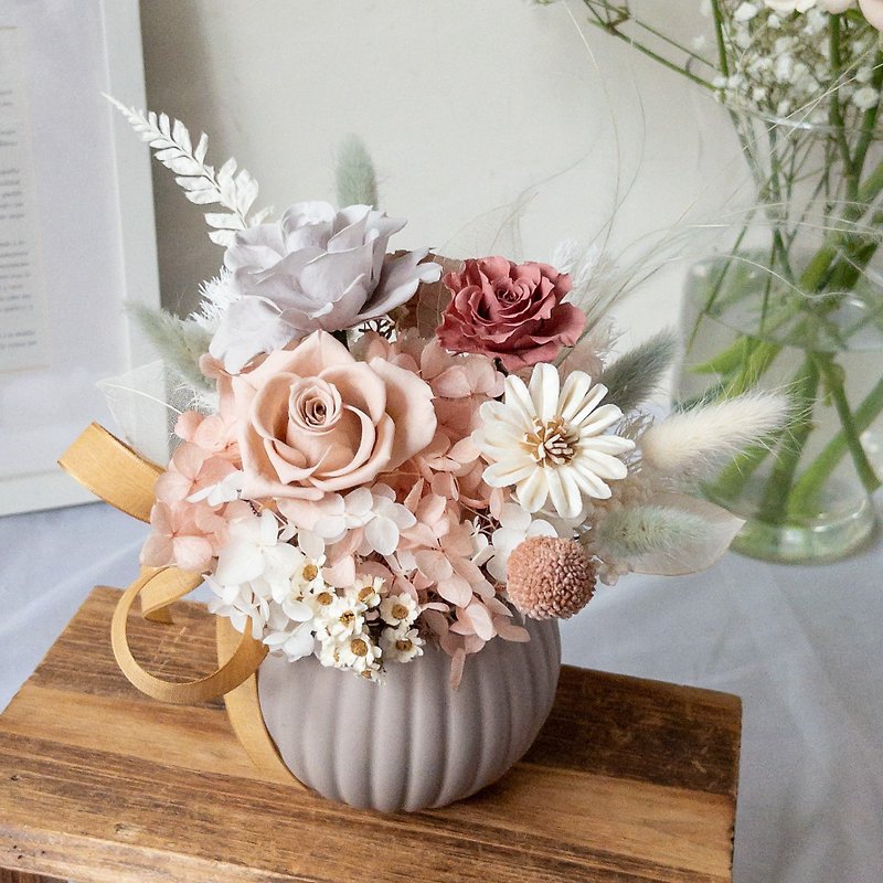 Eternal potted flower | milk apricot color - ช่อดอกไม้แห้ง - พืช/ดอกไม้ สึชมพู