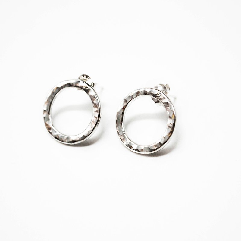 Circle beat texture earrings - Earrings & Clip-ons - Silver Silver