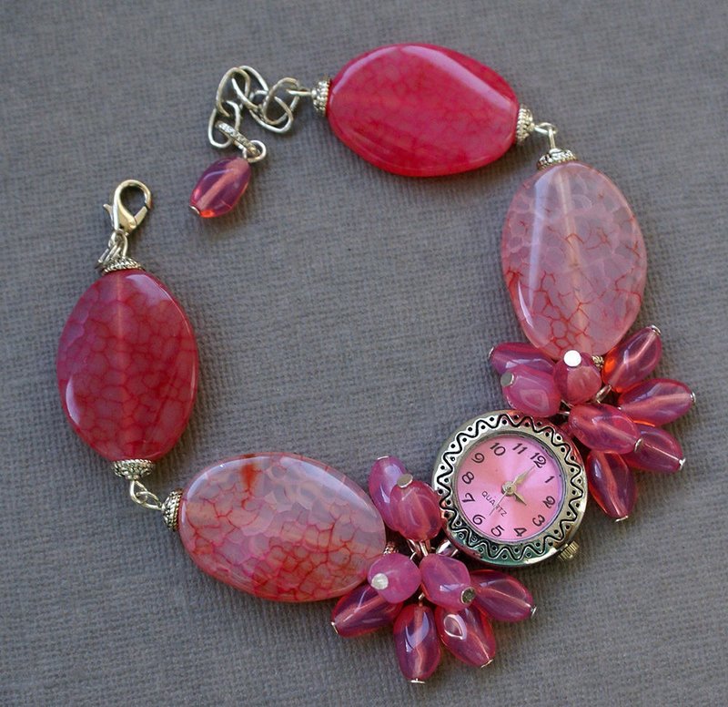 Pink handmade watch with agate, gemstone beaded bracelet watch, pink agate - นาฬิกาผู้หญิง - เครื่องเพชรพลอย สึชมพู