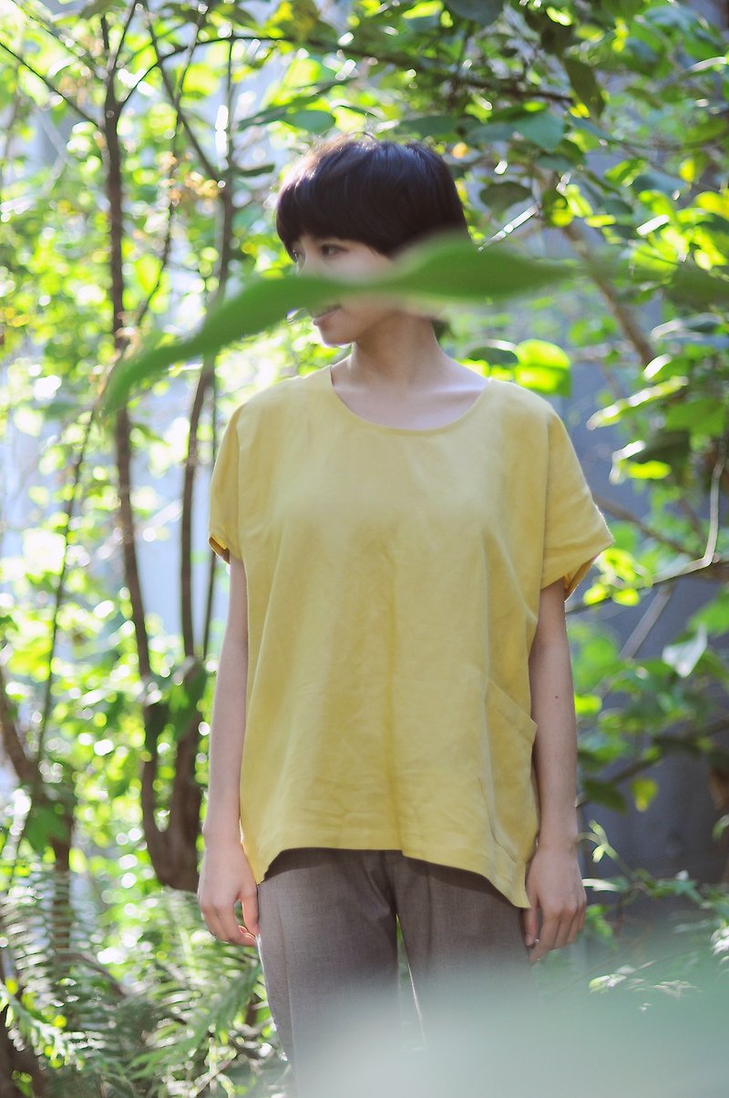 Par - early Xia Laimu yellow linen wide single pocket loose blouse / Only one - Women's Tops - Cotton & Hemp Yellow