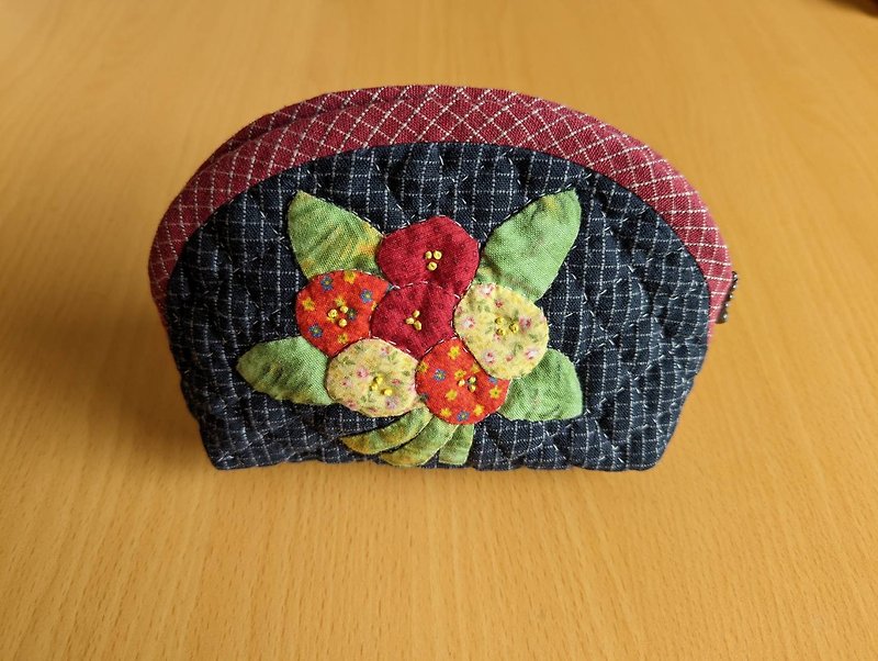 Handmade Spring Bouquet Cosmetic Bag - กระเป๋าใส่เหรียญ - ผ้าฝ้าย/ผ้าลินิน หลากหลายสี