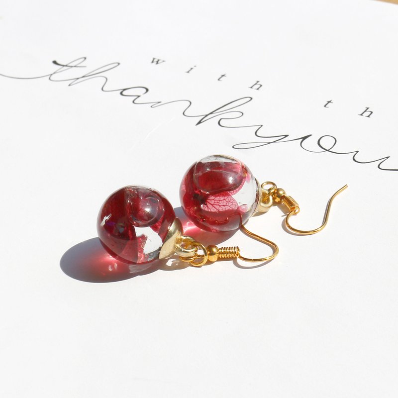 [Floating Flower Earrings] Wine Red/Hydrangea/Birthday Gift/Valentine's Day Gift - ต่างหู - พืช/ดอกไม้ สีแดง