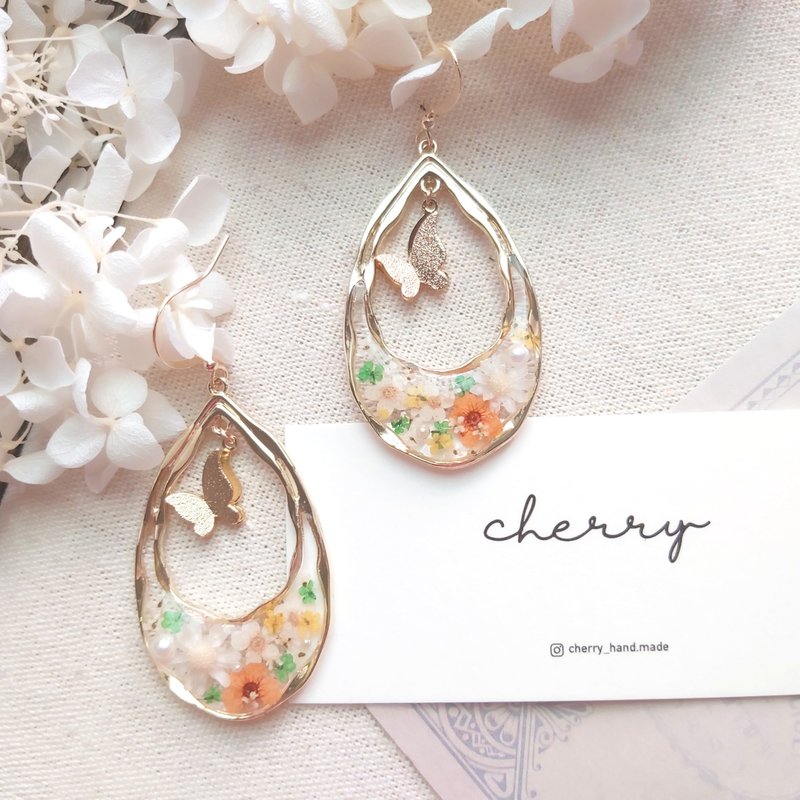 garden I handmade earrings dried flower embossed ear hook/ear pin/ Clip-On jewelry birthday gift - ต่างหู - เรซิน หลากหลายสี