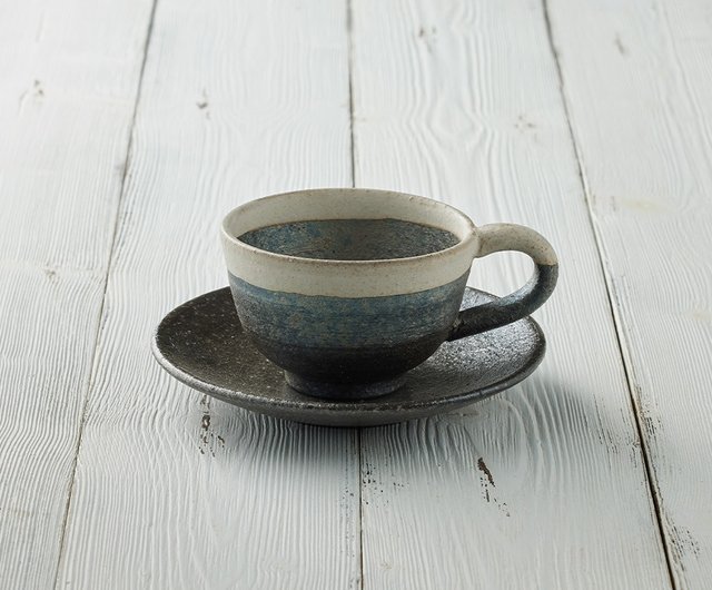 Highly Aesthetic Coffee Cup And Saucer Set, Made Of Ceramic