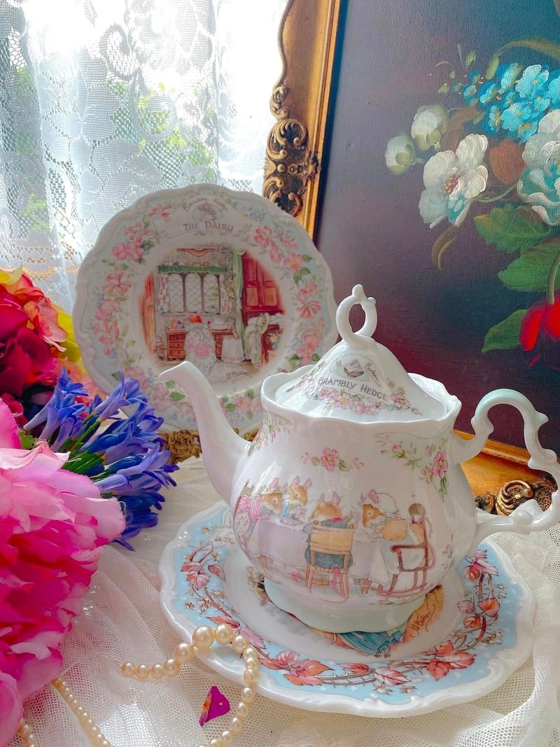 英國製 Royal Doulton野薔薇村老鼠搬家花茶壺庫存品中尺寸 - 茶壺/茶杯/茶具 - 瓷 多色