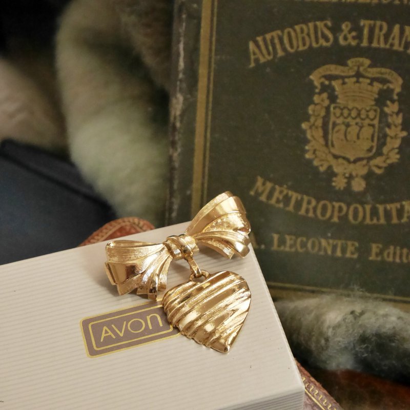 老又好古董珠寶 1986年 AVON金色垂墜愛心別針胸針 B2231 - 胸針 - 其他金屬 金色