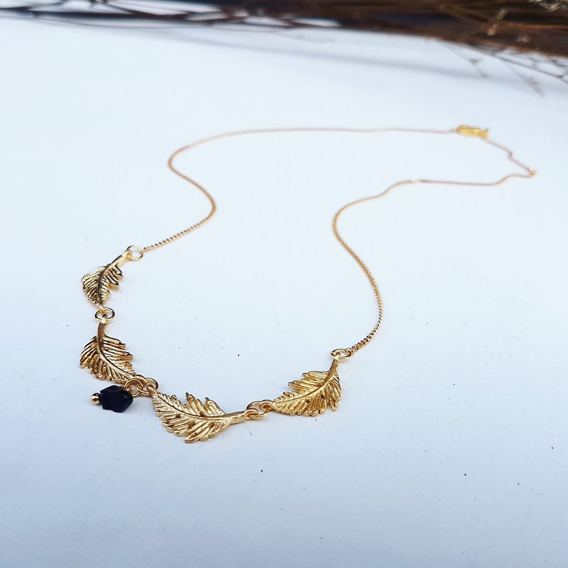 Exclusive fog gold four piece feather short necklace clavicle short chain neck chain ore color 2 colors - สร้อยติดคอ - โลหะ สีทอง