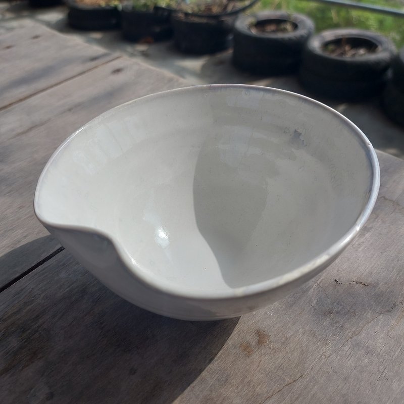 White and light purple ceramic bowl - Bowls - Pottery White