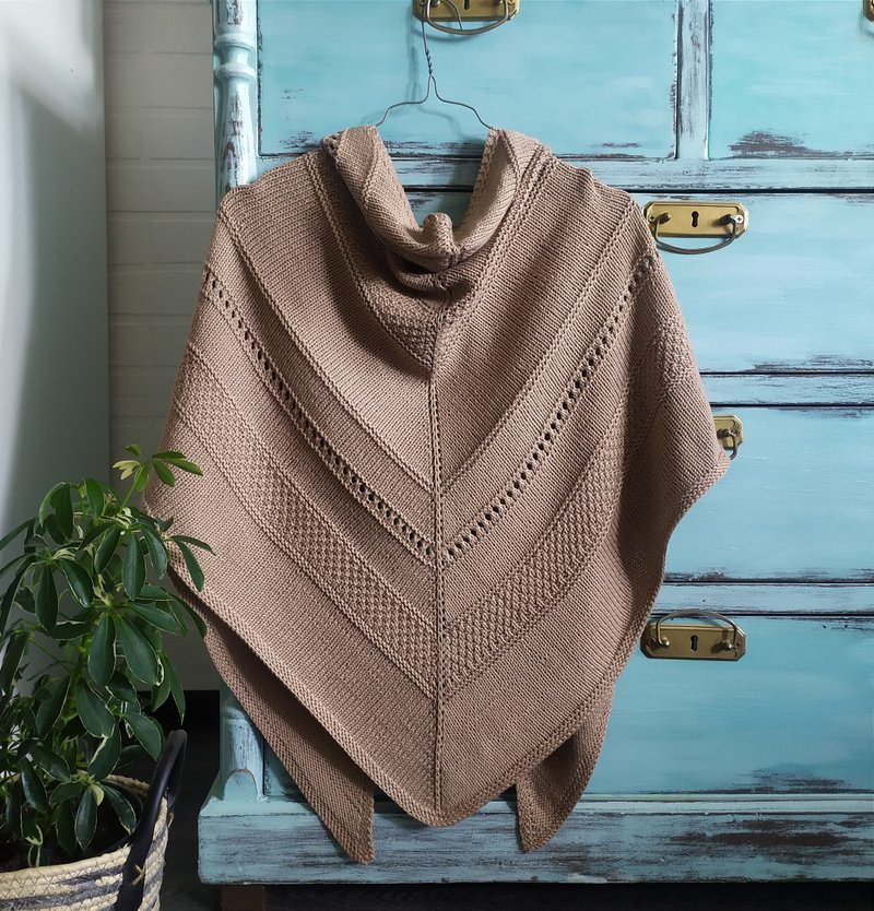 Big beige knitted shawl/ Knitted accessories - ผ้าพันคอถัก - วัสดุอื่นๆ สีนำ้ตาล