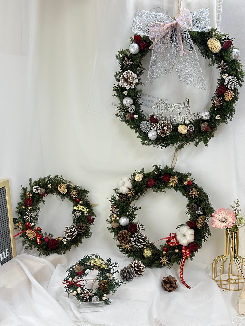 Everlasting cedar Christmas wreath (including LED lighting) - ช่อดอกไม้แห้ง - พืช/ดอกไม้ สีเขียว