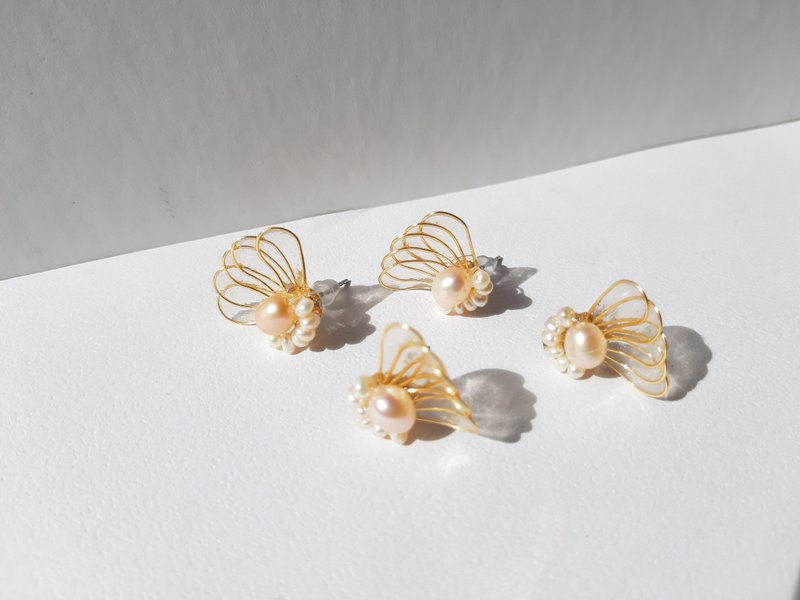 Dandelion series-praying girl's natural pearl resin earrings - Earrings & Clip-ons - Resin White