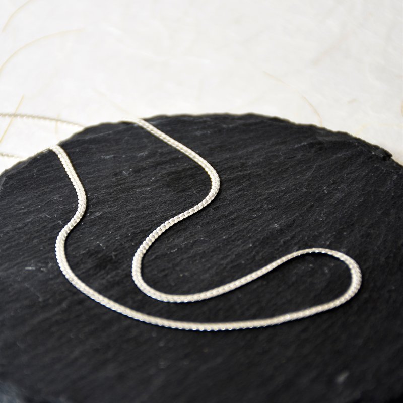 簡約幼銀扁形編織925銀項鍊 // Tiny Sterling Silver Neckalce - 項鍊 - 銀 銀色