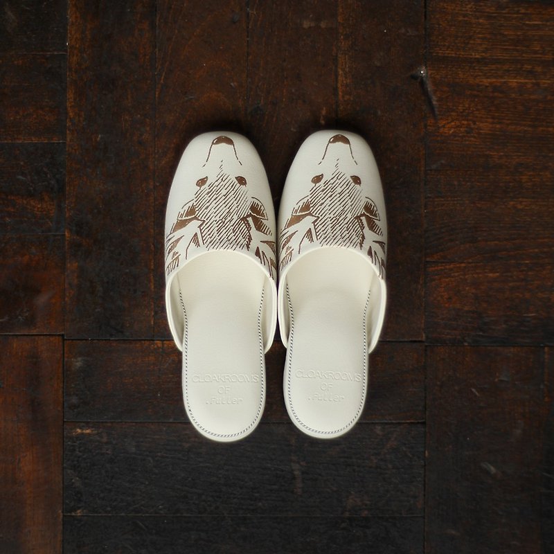 CLOAKROOMS OF .Fuller indoor slippers design - deer (white) - รองเท้าแตะในบ้าน - หนังเทียม ขาว