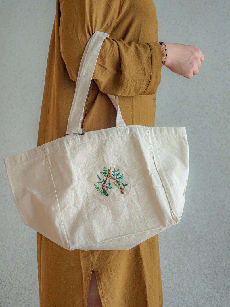【微瑕疵】許願骨帆布袋 刺繡帆布袋 Handmade embroide - 手提包/手提袋 - 棉．麻 多色