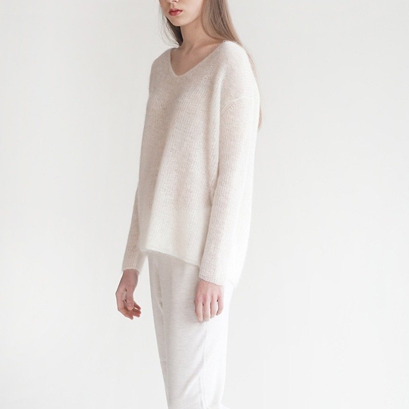 KOOW In To My Arms perspective V-neck knit loose sweater soft baby mohair - สเวตเตอร์ผู้หญิง - ขนแกะ 