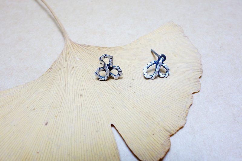 Sterling Silver ~ Clover Earrings / Maple Fruit Earrings Pair 960 yuan / single 480 yuan - Earrings & Clip-ons - Silver Silver