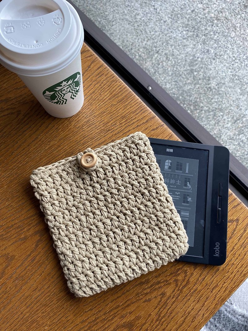 【客製化尺寸 】 iPad電子書編織保護套 bahnhof - 電腦袋 - 棉．麻 卡其色