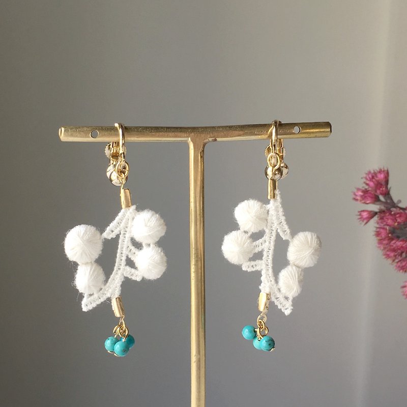 【Birthstone of December】 White cotton branch with Turquoise blue - ต่างหู - เครื่องเพชรพลอย สีน้ำเงิน