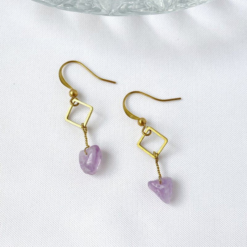 Xiao Fang. Natural amethyst Bronze ear hook hand-made earrings pendant with shape soothe the nerves and attract wealth nobles - ต่างหู - ทองแดงทองเหลือง สีม่วง