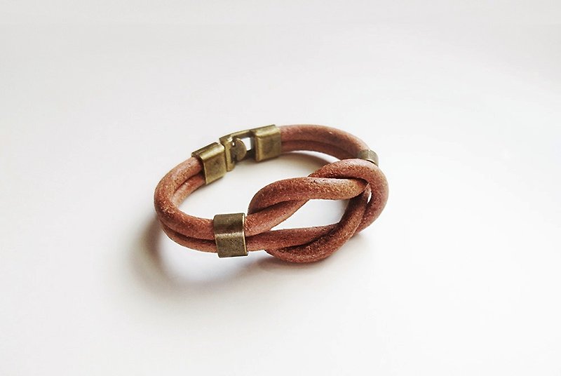 Interlocking-leather bracelet - สร้อยข้อมือ - หนังแท้ 