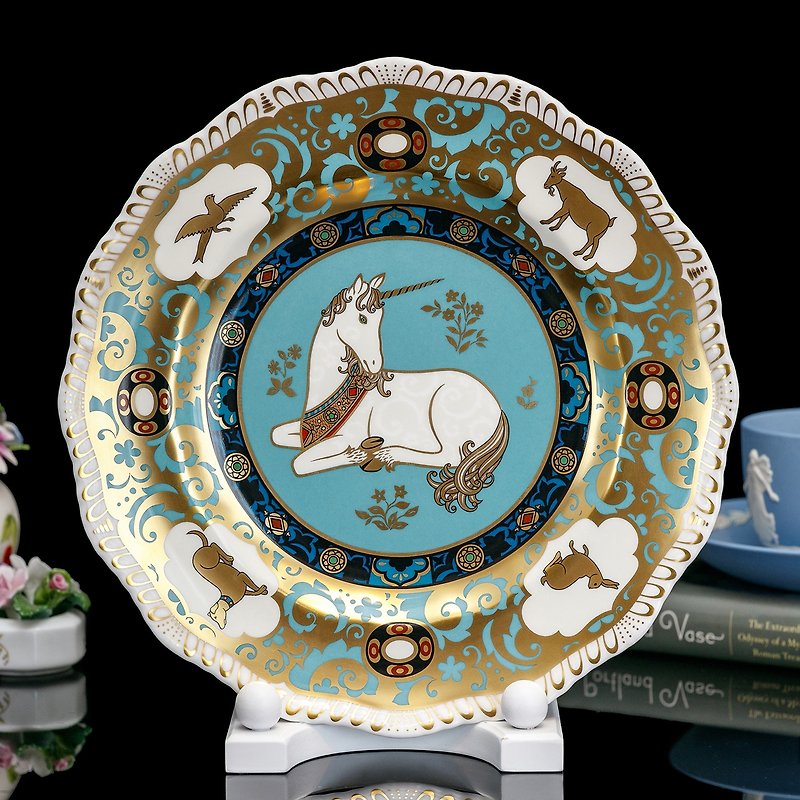Limited edition British made Royal Crown Derby 2000 beautiful unicorn bone china decorative plate - ของวางตกแต่ง - เครื่องลายคราม 