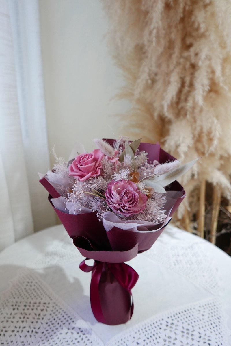 Berry red preserved bouquet with bag/preserved flowers/Valentine's Day/graduation/confession/birthday/gift - Dried Flowers & Bouquets - Plants & Flowers Red