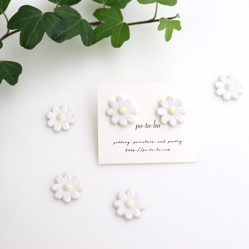 Marguerite earrings - ต่างหู - เครื่องลายคราม ขาว