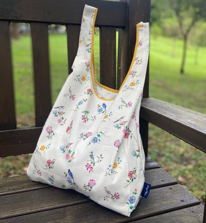 Cotton Shopping Bag 　Birds and Flowers - Messenger Bags & Sling Bags - Cotton & Hemp Multicolor