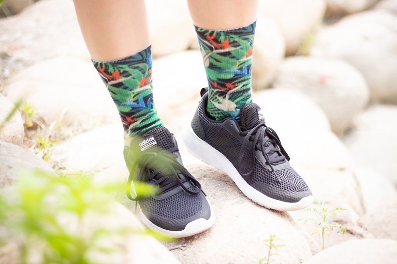 【小創襪】 天堂鳥 輕量air 森林系 植物 運動襪 長襪 長筒襪 綠 - 襪子 - 棉．麻 綠色