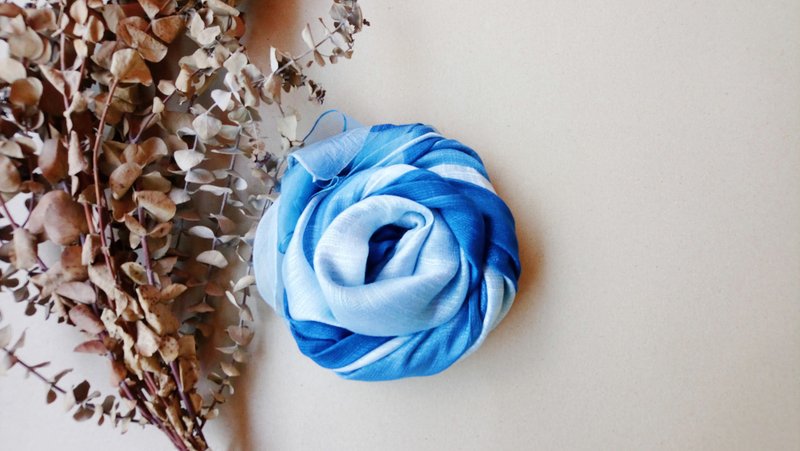 Zhiran Life-Natural plant-dyed slub silk cotton scarf/Blue Sky - ผ้าพันคอ - ผ้าไหม 