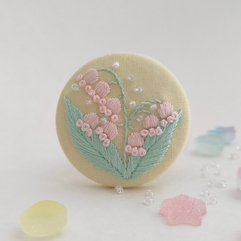 パステルカラーのすずらん刺繍ブローチor刺繍ヘアゴム - 胸針 - 棉．麻 綠色