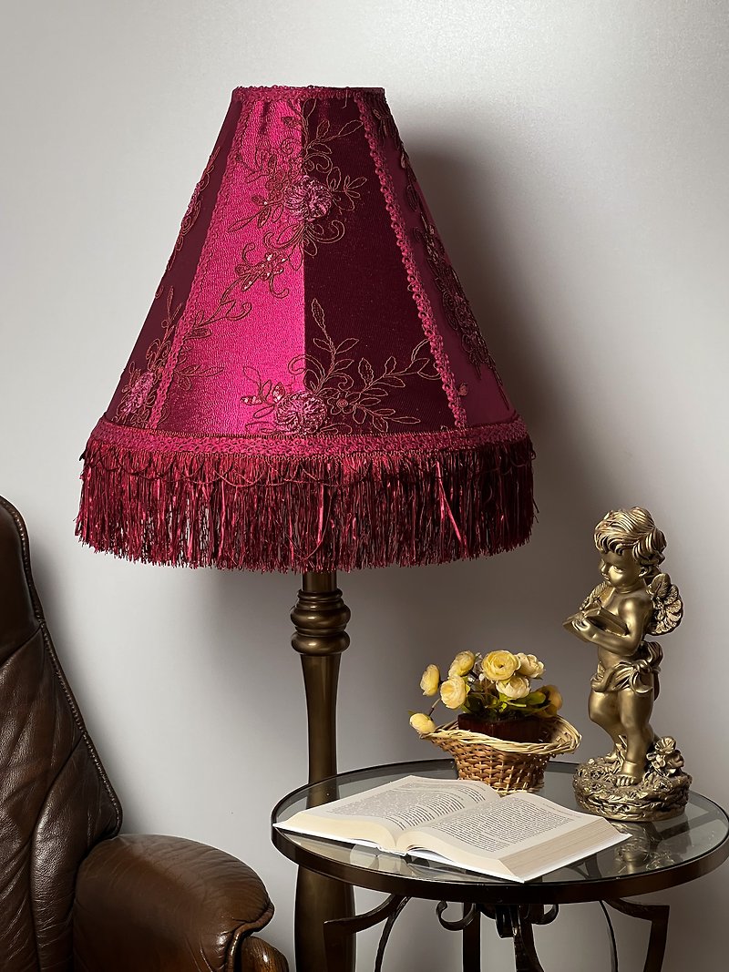 Victorian lampshade burgundy brocade with fringe - โคมไฟ - วัสดุอื่นๆ สีแดง