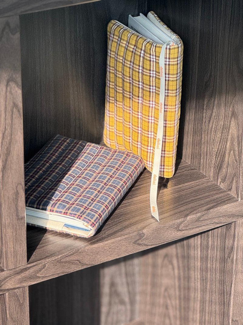 Vintage Check Book Cover - 書衣/書套 - 棉．麻 