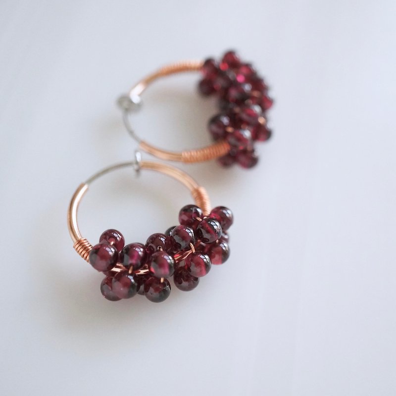 ITS-106 [gem series earrings] garnet / hoop earrings. Ear clip earrings earrings. - ต่างหู - เครื่องประดับพลอย สีทอง
