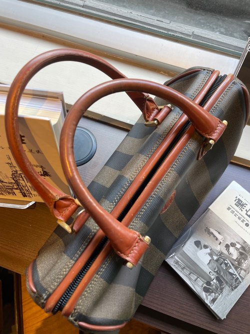 FENDI ストライプデザイン ボストンバッグ FENDI フェンディ ボストンバッグ ストライプ 茶色×カーキ 本革