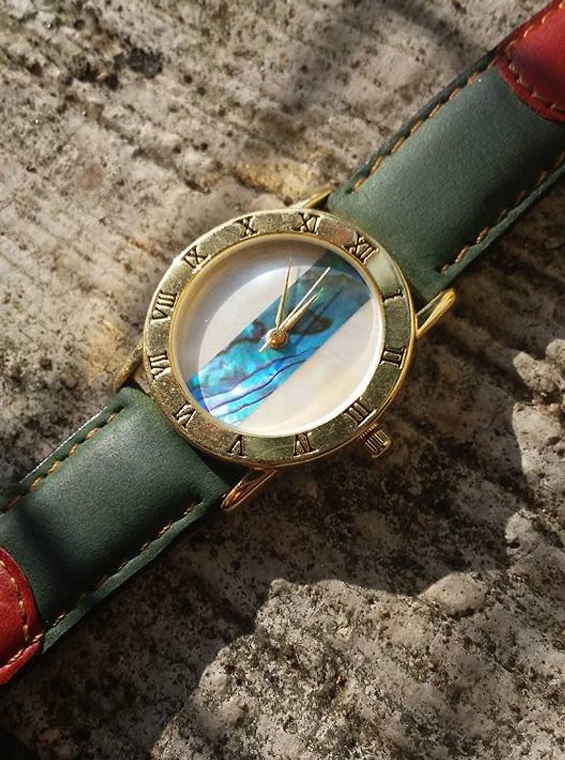 [失われたと見つける]芸術的な感覚アンティーク天然石アワビ甲殻類大表面腕時計 - 腕時計 - 宝石 多色