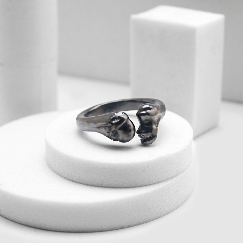 Recovery Thigh Bone Ring (Black Silver) - แหวนทั่วไป - โลหะ สีเงิน