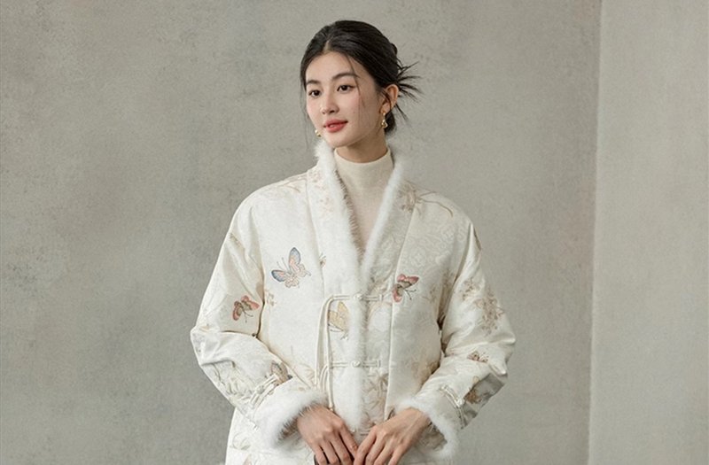 New Chinese style white duck down V-neck double-breasted jacquard down jacket - เสื้อผู้หญิง - วัสดุอื่นๆ ขาว