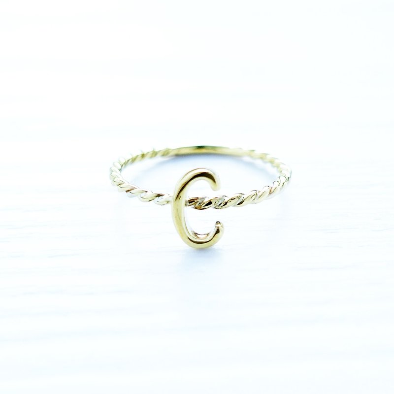 <INITIAL>Brass ring Elegant Alphabet Tailormade Gift - แหวนทั่วไป - โลหะ สีทอง