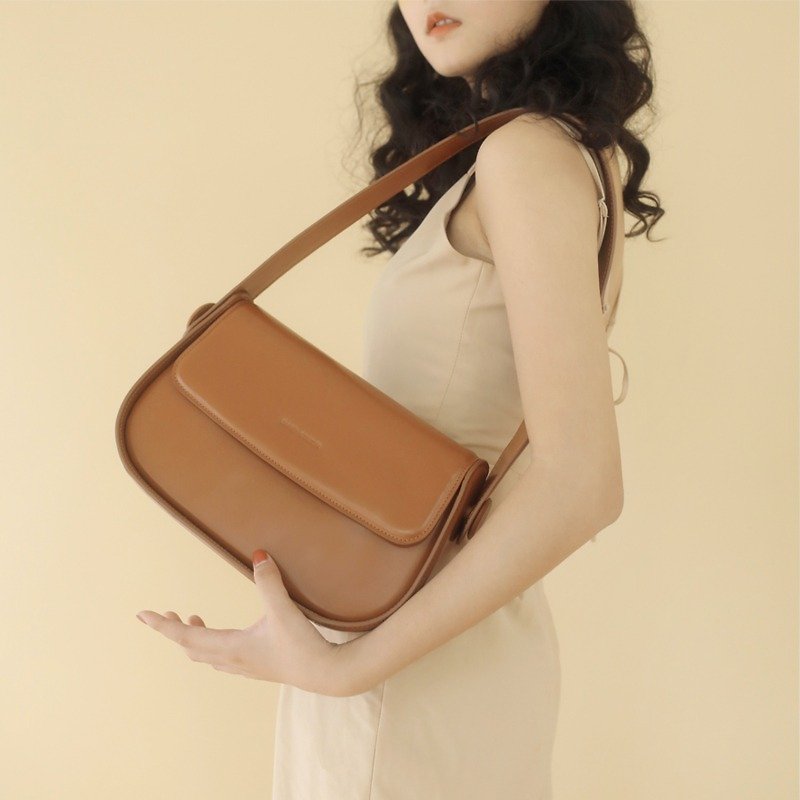 Large milk tea brown imported top layer cowhide leather saddle bag retro big brand full of feeling - Messenger Bags & Sling Bags - Genuine Leather Brown