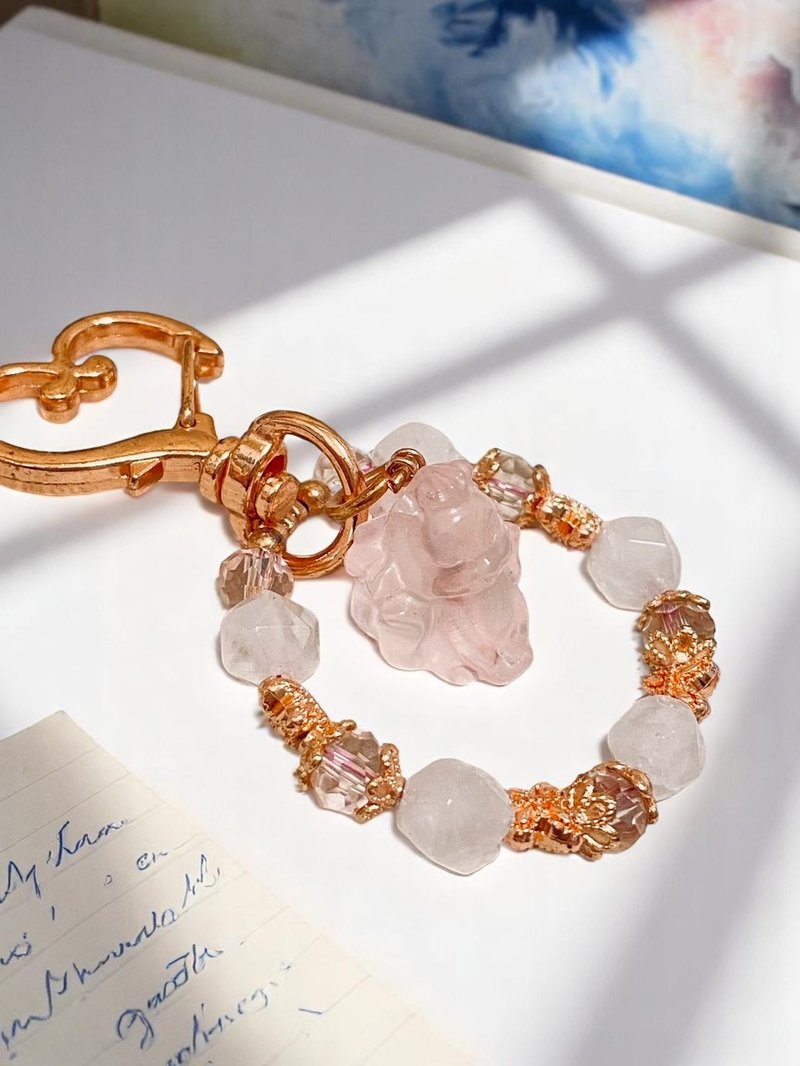 靈狐戀語吊飾 狐仙 粉水晶 愛情磁場療癒款 聖誕禮物 交換禮物 - 吊飾/掛飾 - 玉石 粉紅色