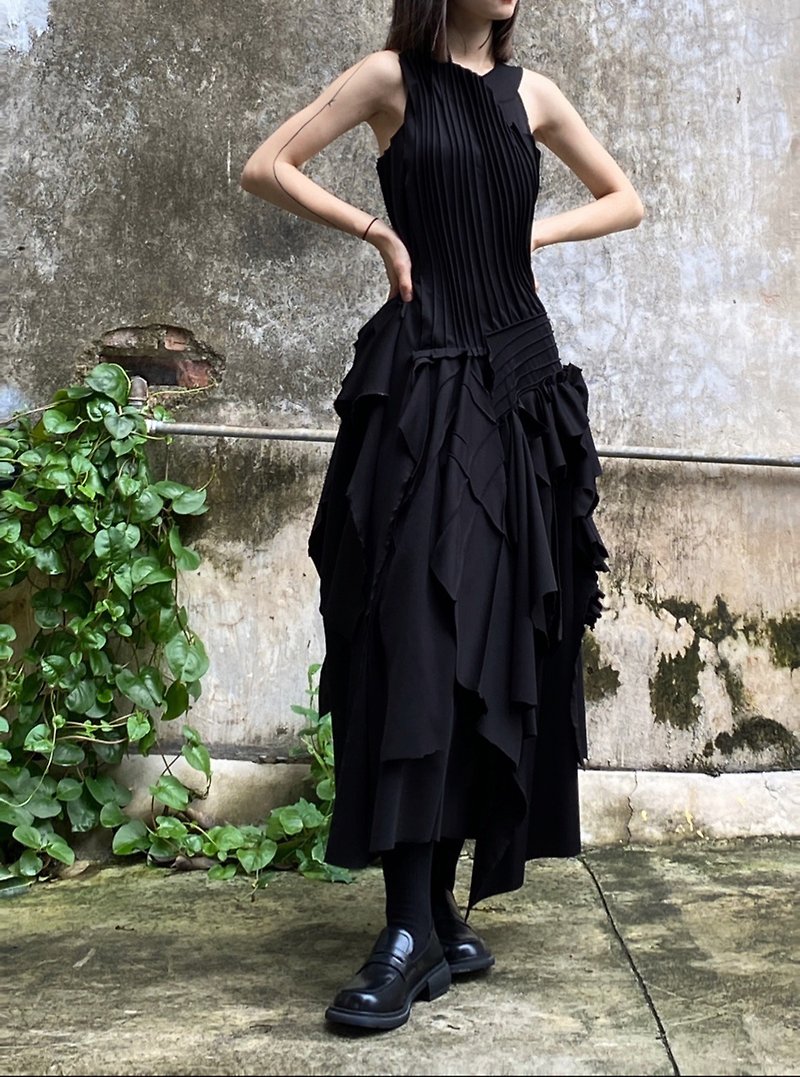 新中式極簡 面料再造線條感解構連身裙 - 洋裝/連身裙 - 其他材質 黑色