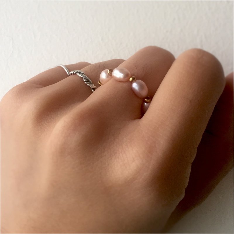 / Words of the Ocean / Pearl Elastic Ring - แหวนทั่วไป - ไข่มุก สึชมพู