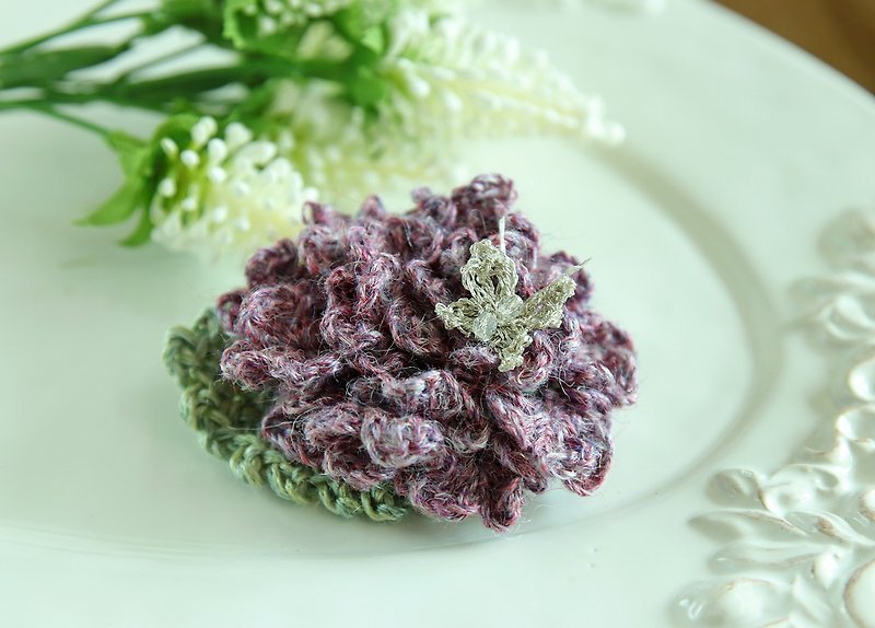 Hydrangea Corsage Brooch pin with crystal butterfly---Violet  - เข็มกลัด - ผ้าฝ้าย/ผ้าลินิน สีม่วง