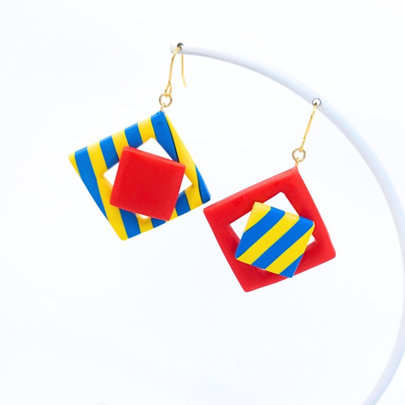 Square toy – Traffic light, Earrings / Clip-on Earrings - 耳環/耳夾 - 其他材質 紅色